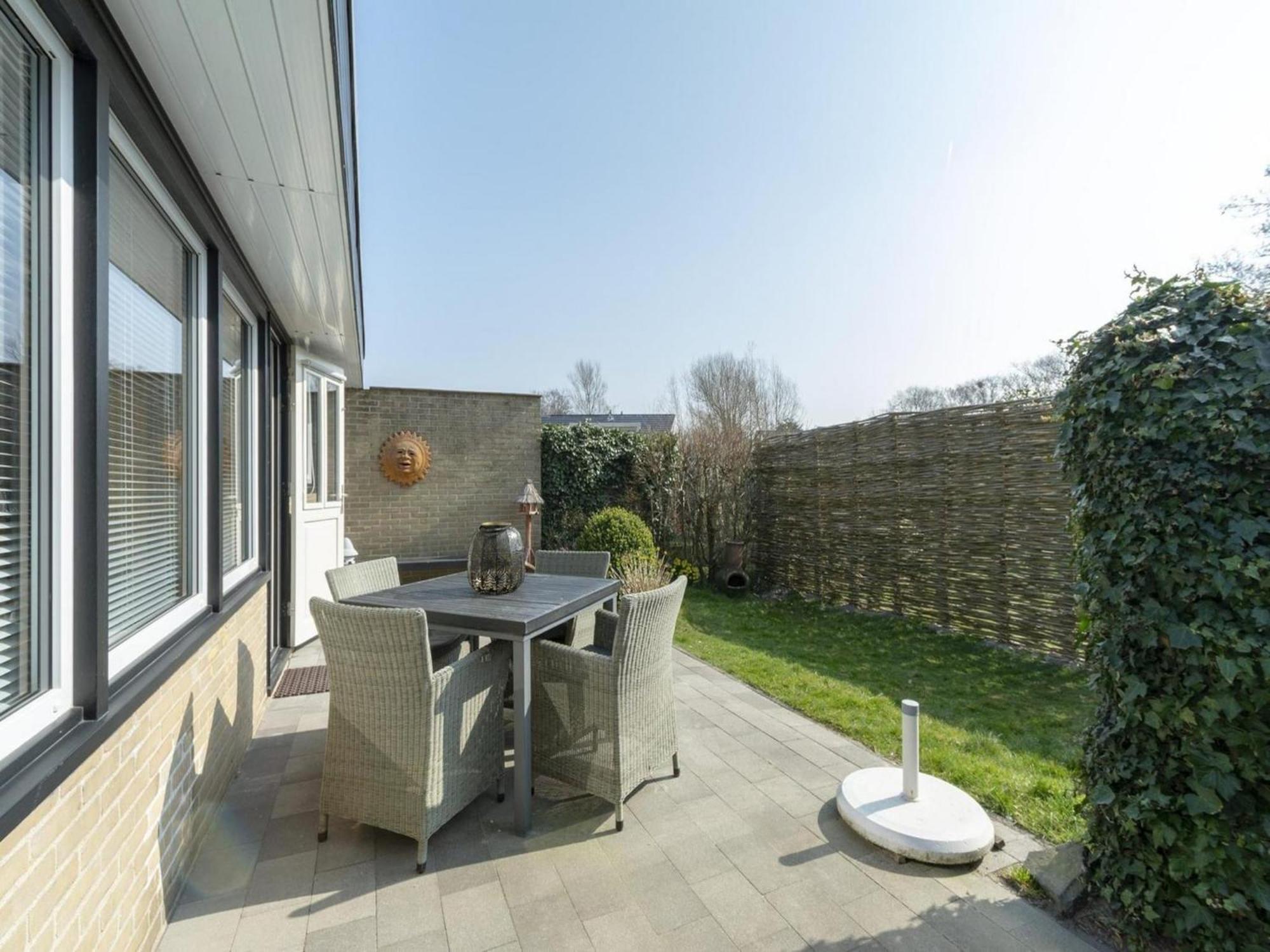 Attractive Bungalow With Modern Furnishings Sint Maartensvlotbrug エクステリア 写真
