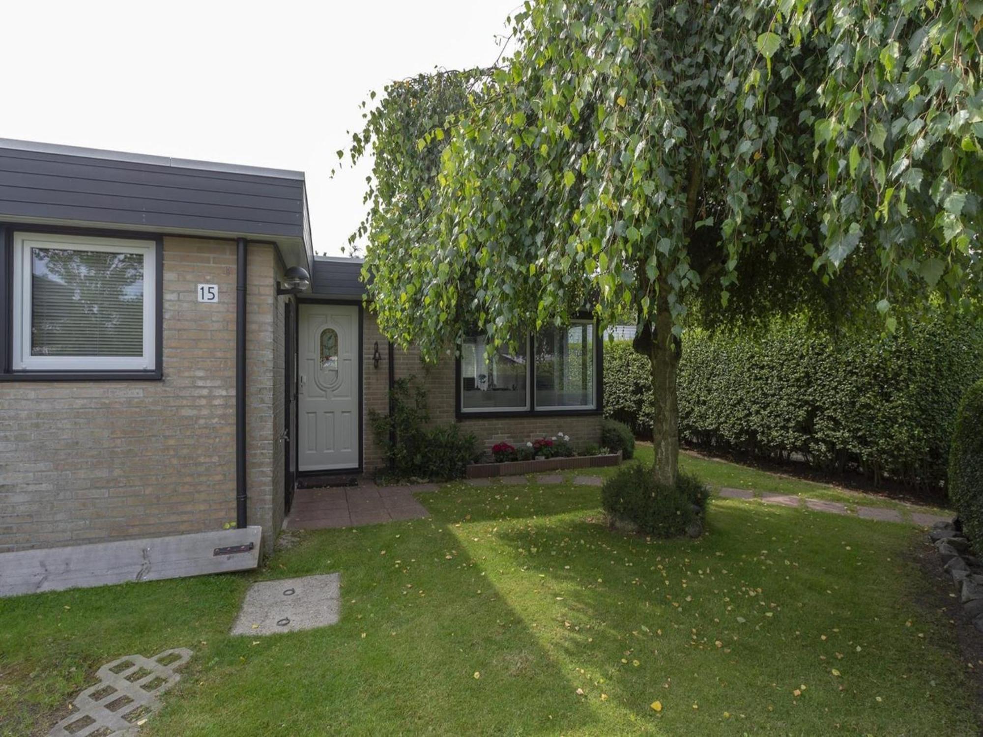 Attractive Bungalow With Modern Furnishings Sint Maartensvlotbrug エクステリア 写真